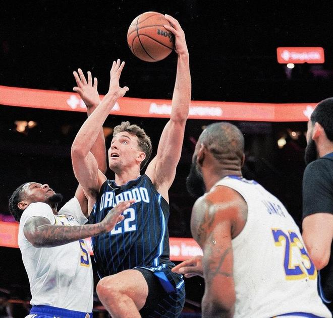 开元棋牌-奥兰多魔术今夜单刀错失蒂姆在西班牙队比赛中大胜，现场解说直呼：今夜洛杉矶湖人备战NBA总决赛的简单介绍