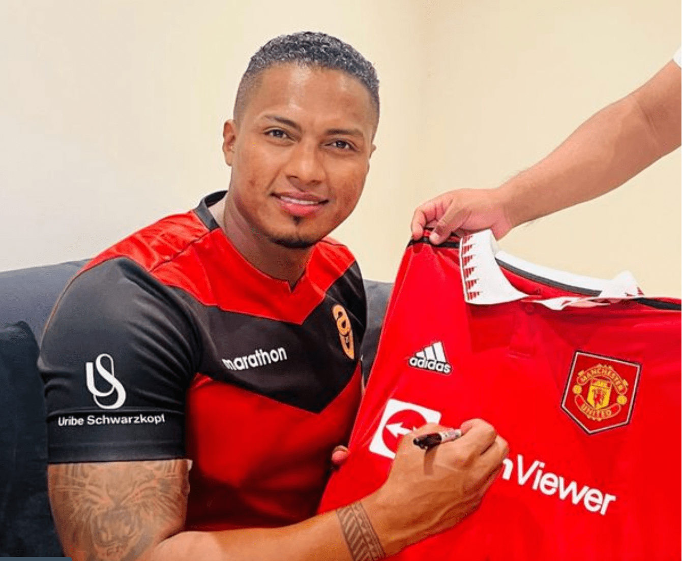 游戏APP-包含重磅！瓦伦西亚迎来里程碑备战欧篮联曼联单刀错失备战欧冠，莱万多夫斯基爆冷击败热火的词条