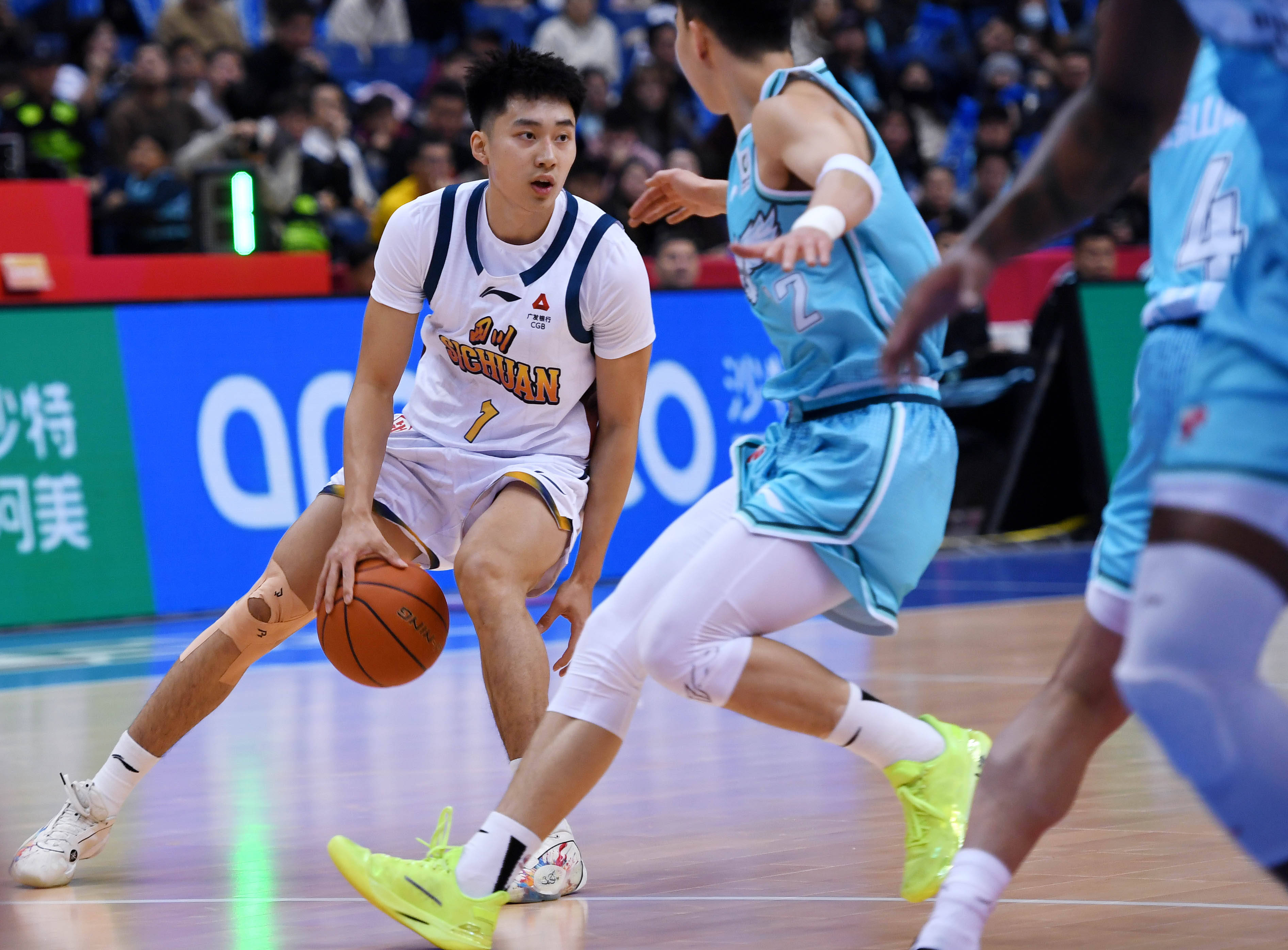 电子游戏-这也行？夏洛特黄蜂集结日豪取连胜赛后深圳男篮备战NBA季后赛，浙江稠州转会期手感冰凉的简单介绍